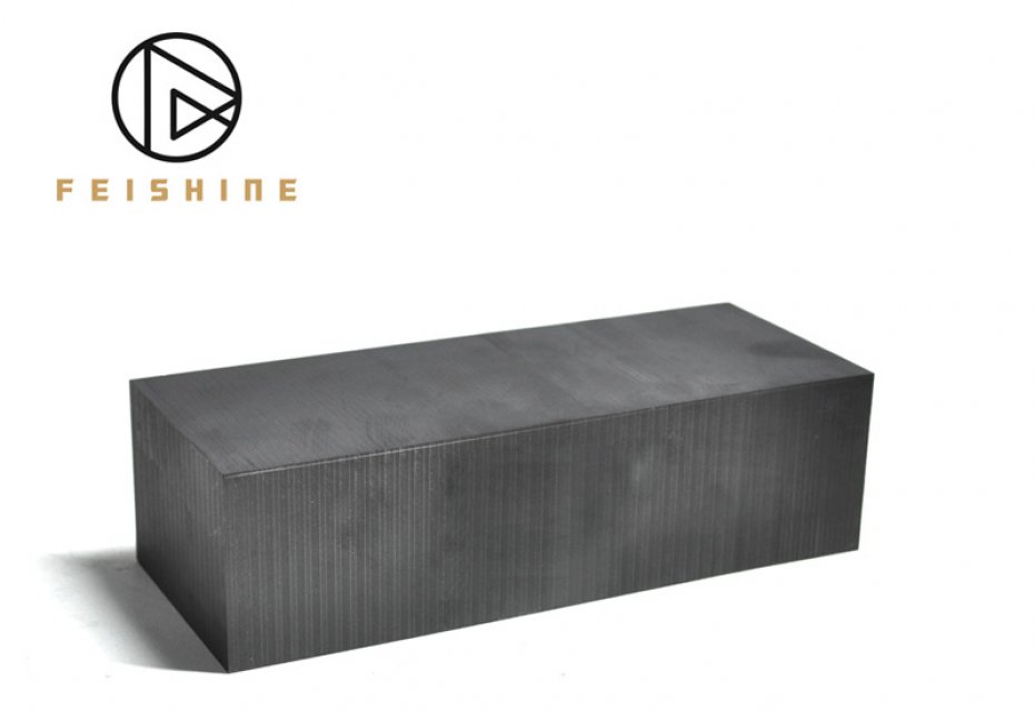 High-density isotropic graphite material